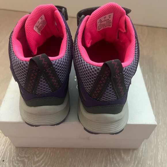 Kids Merrel water proof hiking shoe pink purple - Picture 2 of 4
